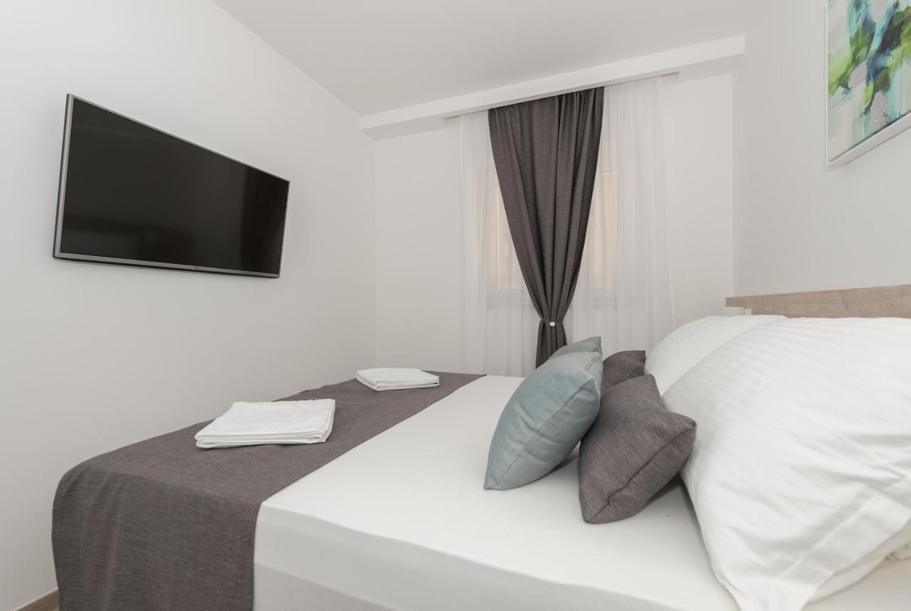 Apartments By The Sea Makarska - 19134 エクステリア 写真