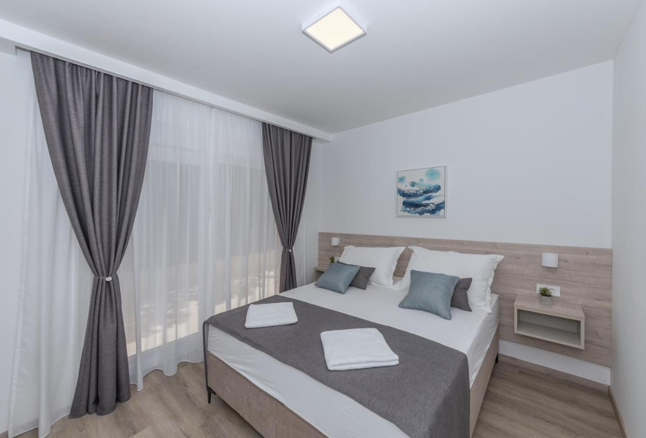 Apartments By The Sea Makarska - 19134 エクステリア 写真